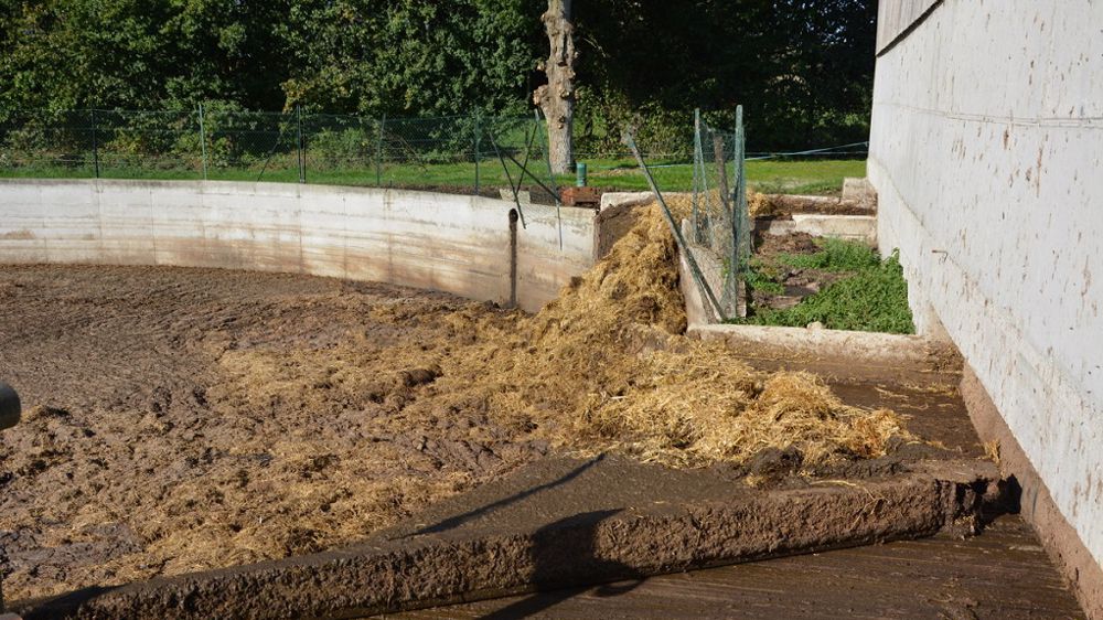 Selon la loi, « le fermier sortant » doit laisser à son successeur <strong>les pailles et engrais</strong> de l'année s'il en a reçu à son arrivée. (©Terre-net Média)