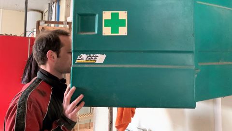 Si l'armoire à pharmacie doit être organisée, le registre d'élevage doit être aussi bien tenu. (©Terre-net Média) Si l'armoire à pharmacie doit être organisée, le registre d'élevage doit être aussi bien tenu. (©Terre-net Média)