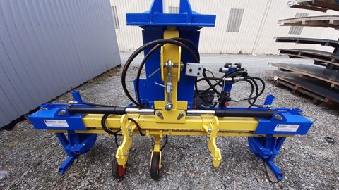 Godin frères a développé une interface pour détecter les plantes par capteur, qui se place entre le tracteur et la bineuse. Facile à utiliser, mais pas fiable à 100%. 