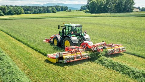 La Novacat V 10000 sera, tout comme sa prédécesseur la Novacat A10, utilisée en combinaison frontale/arrière. (©Pöttinger) La Novacat V 10000 sera, tout comme sa prédécesseur la Novacat A10, utilisée en combinaison frontale/arrière. (©Pöttinger)
