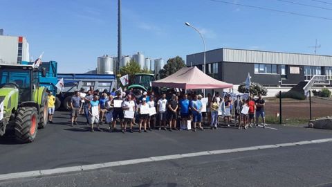 Les éleveurs auvergnats se mobilisent pour le prix du lait Les éleveurs auvergnats se mobilisent pour le prix du lait