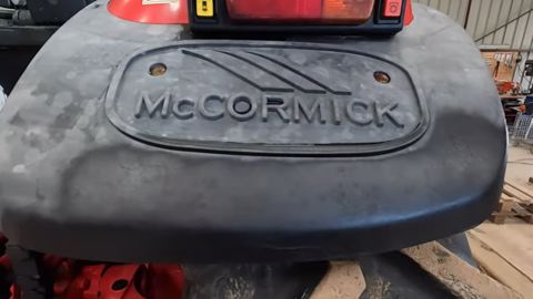 La petite combine pour remettre à neuf les plastiques noirs de vos tracteurs La petite combine pour remettre à neuf les plastiques noirs de vos tracteurs