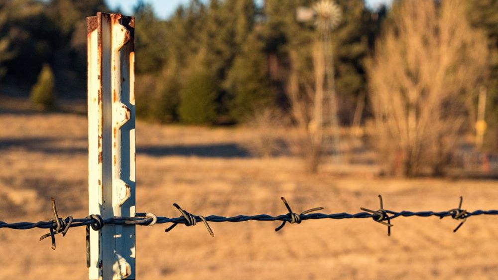  L'amendement prévoit d'exclure de réduction d'impôt les dons aux associations dont « les adhérents sont reconnus coupables d'actes d'intrusion sur les propriétés privées agricoles et établissements industriels ». (©Adobe Stock)