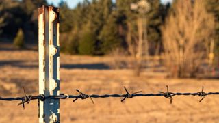 L'amendement prévoit d'exclure de réduction d'impôt les dons aux associations dont « les adhérents sont reconnus coupables d'actes d'intrusion sur les propriétés privées agricoles et établissements industriels ». (©Adobe Stock) L'amendement prévoit d'exclure de réduction d'impôt les dons aux associations dont « les adhérents sont reconnus coupables d'actes d'intrusion sur les propriétés privées agricoles et établissements industriels ». (©Adobe Stock)