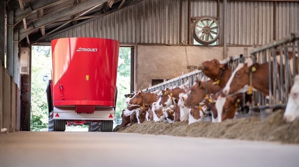 S'il faut éviter de laisser du fourrage dans la mélangeuse l'été ou encore ne pas la stationner en plein soleil, il y a aussi d'autres petites vérifications à faire pour bien entretenir sa machine.