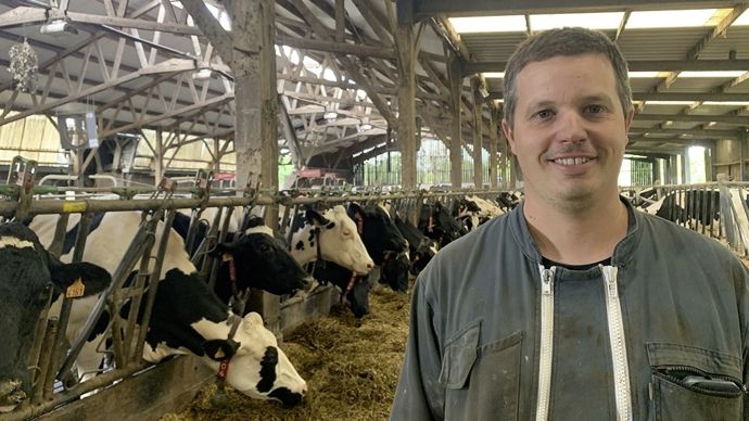 « Afin de renouveler les générations d’éleveurs, nous devons commencer par former des stagiaires et apprentis », estime Pierre Le Baillif, éleveur laitier à Saint-Jean-du-Thenney.
