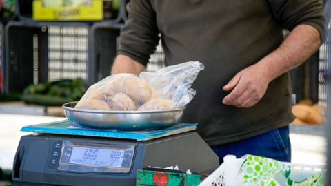 Puisqu'un tiers s’occupe de la gestion du magasin, les producteurs peuvent se concentrer en premier sur la production, puis la transformation.