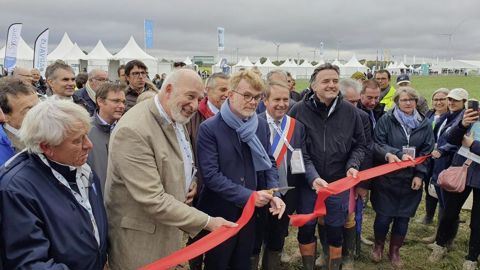 Le ministre de l'agriculture a coupé le cordon de l'espace PNRI, au salon Betteravenir, mercredi 25 octobre, avant d'annoncer le prolongement du programme de recherche pour trois ans.