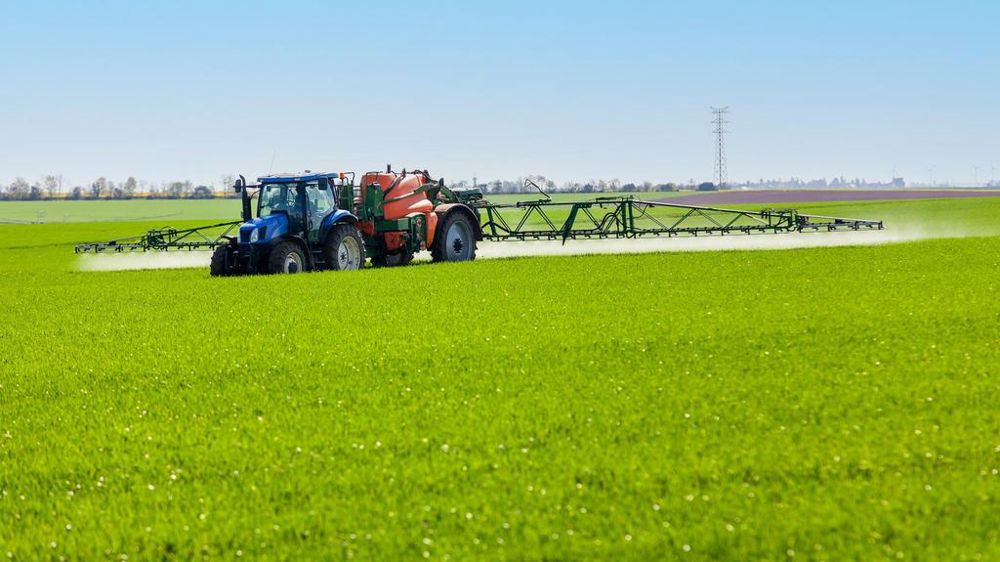 Intervention phytosanitaire dans un champs