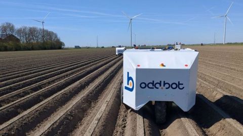 Un Maverick peut désherber un hectare en 16 heures. Un Maverick peut désherber un hectare en 16 heures.