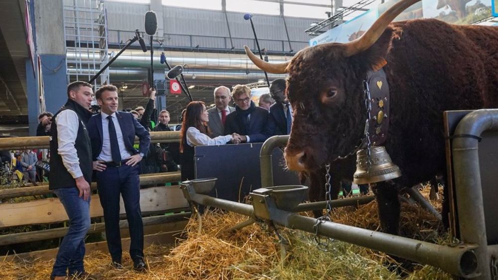 Emmanuel Macron lors de sa visite au Salon de l'agriculture en 2023. 