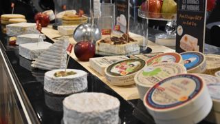 Moins d'achats mais pas moins d'acheteurs pour les produits laitiers AOP et des modes de consommation en évolution.