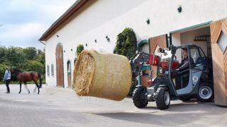 Un télescopique de poche T4108 et un valet de ferme électrique, l'eHoftrac ! Un télescopique de poche T4108 et un valet de ferme électrique, l'eHoftrac !