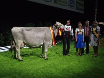 La Brune allemande sous les projecteurs !
