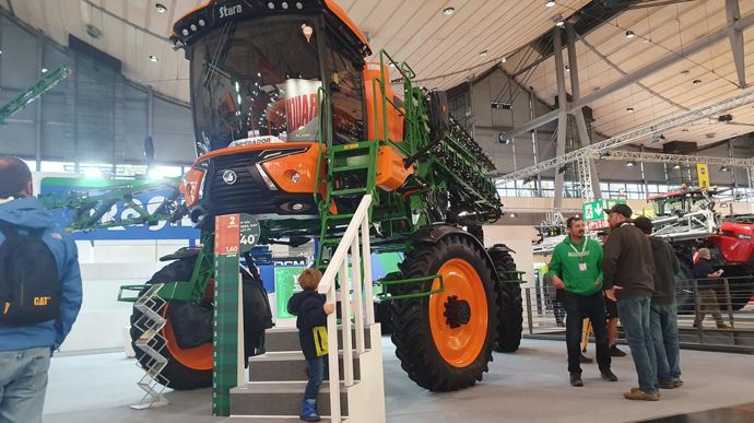Ce pulvérisateur brésilien Stara offre 2 m de hauteur !