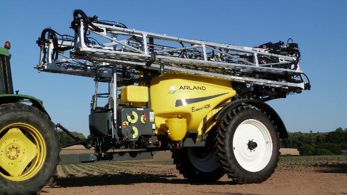 Le pulvérisateur Hybrid compatible Isobus se pilote via le terminal du tracteur, le Touch 800 ou le Touch 1200 de Mûller Elektronik. Hybrid le pulvérisateur haut de gamme d'Arland
