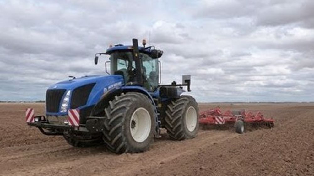 Le tracteur T9 450 entre les mains de l'équipe du magazine Le tracteur T9 450 entre les mains de l'équipe du magazine