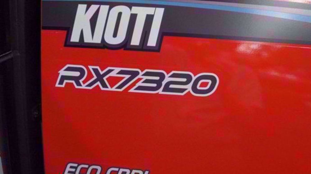 Le RX7320 en version arceau ou cabine Le RX7320 en version arceau ou cabine