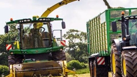 Les ensileuses John Deere série 8000 officiellement lancées Les ensileuses John Deere série 8000 officiellement lancées