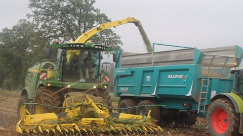 Vidéo ensilage : l'ensileuse John Deere 8500i Vidéo ensilage : l'ensileuse John Deere 8500i