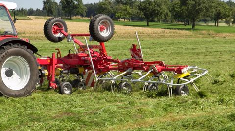 Les faneuses Pöttinger font peau neuve