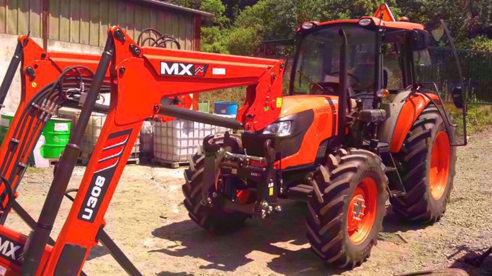 Kubota M135 gx + relevage MX R28 + chargeur MX U308