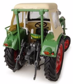 Fendt Farmer 2 et New Holland T6.175 chez Universal Hobbies