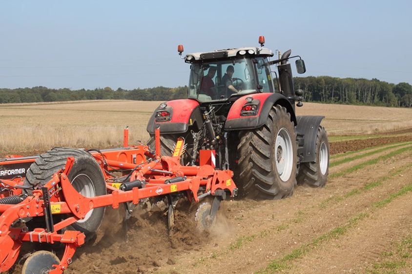 MF 8737 : le poids lourd au poids plume