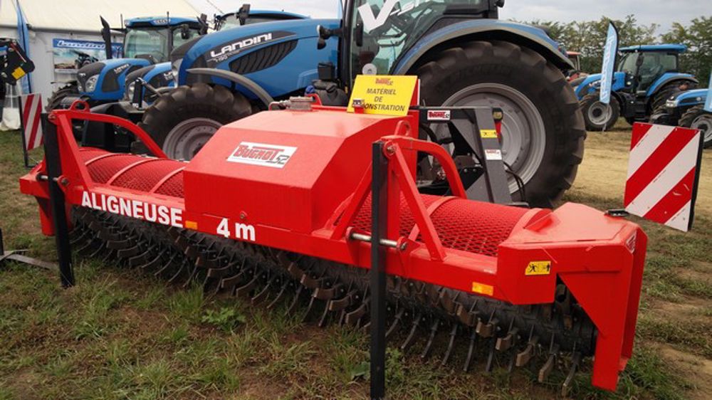 L'aligneuse Bugnot rassemble les pierres sur 4 m