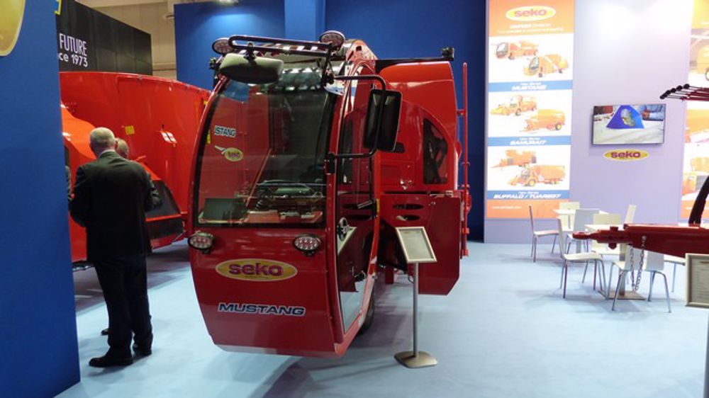 Les mélangeuses Mustang de Seko dans la cour de ferme