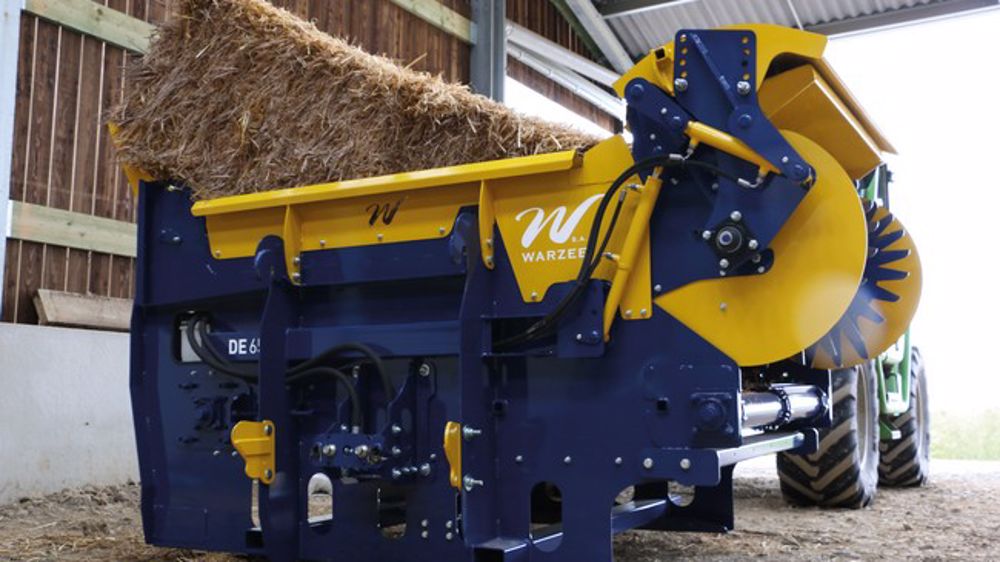 Warzée : une démêleuse-pailleuse de balles haute densité