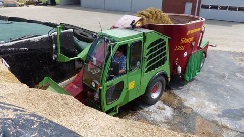 Le Sherpa de Strautmann arrive en France avec une fraise de désilage Le Sherpa de Strautmann arrive en France avec une fraise de désilage