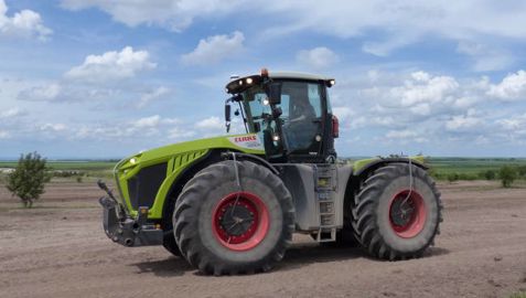Les tracteurs Claas préparés pour les clients américains Les tracteurs Claas préparés pour les clients américains