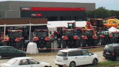 Groupe Coste (Jura). La Semag de Poligny, concession pilote de Case IH Groupe Coste (Jura). La Semag de Poligny, concession pilote de Case IH