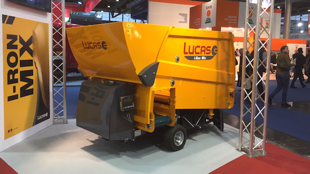 L'automate I-Ron Mix System de Lucas G nourrit les ruminants L'automate I-Ron Mix System de Lucas G nourrit les ruminants