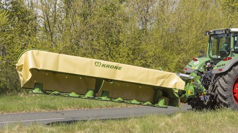 Une faucheuse portée Krone de 4 m Une faucheuse portée Krone de 4 m