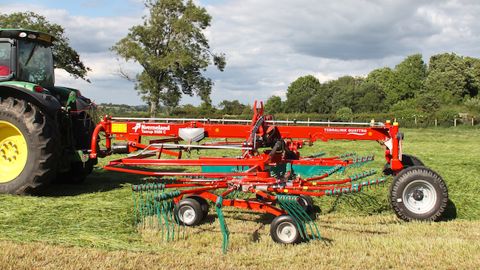 Un joystick pour l'andaineur Kverneland 9580C Pro