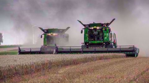 Vidéo : découvrez les Nouvelles John Deere S700 en plaine champenoise Vidéo : découvrez les Nouvelles John Deere S700 en plaine champenoise