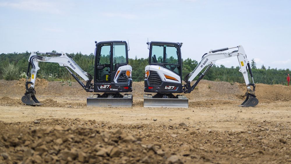 Cinq minipelles Bobcat avec ou sans déport arrière Cinq minipelles Bobcat avec ou sans déport arrière