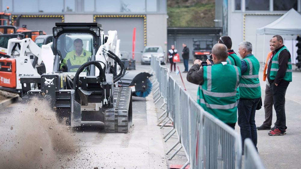 Dix ans de formation pour Bobcat Dix ans de formation pour Bobcat