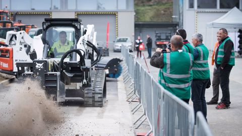 Dix ans de formation pour Bobcat Dix ans de formation pour Bobcat