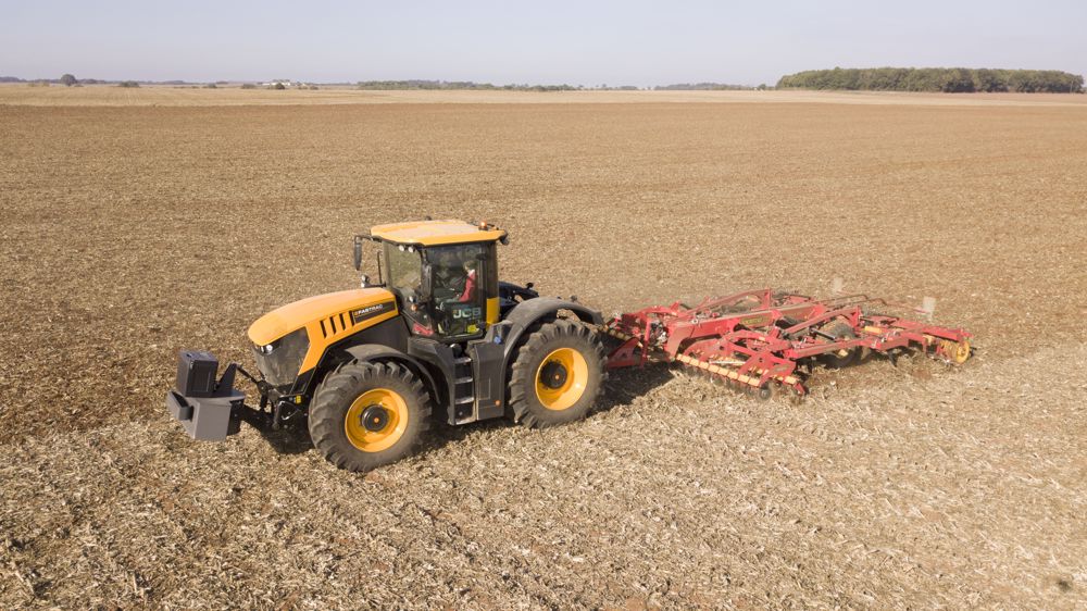 Vidéo : test drive du tracteur JCB Fastrac 8330 Vidéo : test drive du tracteur JCB Fastrac 8330