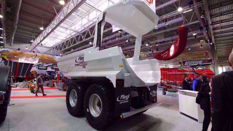 Une grande ouverture de porte pour la Fliegl Stone Master Une grande ouverture de porte pour la Fliegl Stone Master