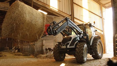 Valtra A104 HiTech4, focus sur le confort (partie 1) Valtra A104 HiTech4, focus sur le confort (partie 1)