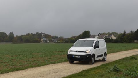 De l’extérieur, le Citroën Berlingo de troisième génération se démarque essentiellement de son prédécesseur par sa face avant. De l’extérieur, le Citroën Berlingo de troisième génération se démarque essentiellement de son prédécesseur par sa face avant.