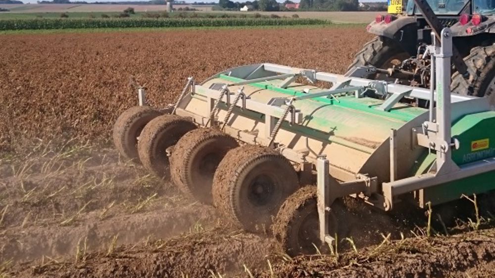 Agronomic détruit les fanes mécaniquement Agronomic détruit les fanes mécaniquement