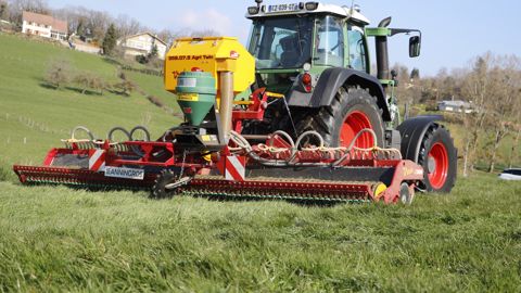 Redonner vie aux prairies grâce au semoir Vredo Agri-Twin Redonner vie aux prairies grâce au semoir Vredo Agri-Twin