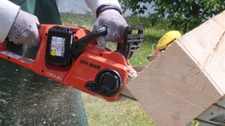 Makita-Dolmar : une tronçonneuse double batterie