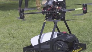 Chez les distributeurs et dans les airs...