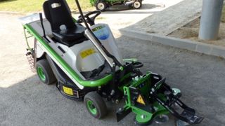Etesia : le désherbeur Stab-Net associé aux autoportées